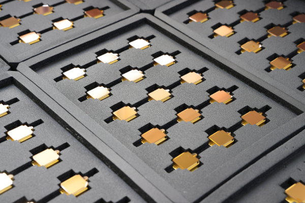 Отличия между керамическими, металлическими и корпусами на уровне пластины